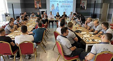 Başhekim Prof. Dr. Kuyrukluyıldız, hastanede görev yapan güvenlik personelleriyle bir araya geldi