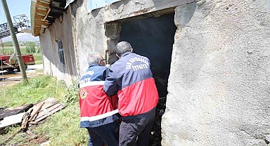 Başkale'de korkutan ev yangını