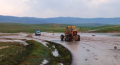 Başkale'de tarım arazileri sel suları altında kaldı