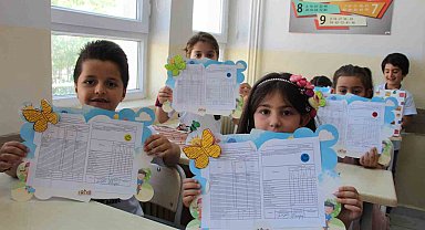 Bingöl'de 60 bine yakın öğrenci karne heyecanı yaşadı