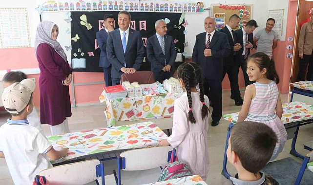 Bitlis'te 110 bin öğrenci karne heyecanı yaşadı