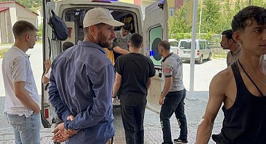 Bitlis'te patpat devrildi: 8 yaralı