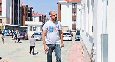 Bu okulda TYT'ye girenler 40 yaşında, geç kalanların heyecanı güldürdü