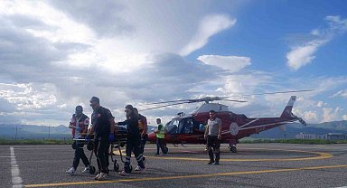 Çaşır toplarken kayalıklardan düşen kadın ambulans helikopterle hastaneye sevk edildi