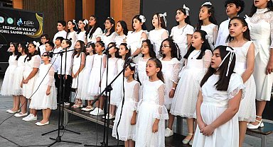 Çok Sesli Çocuk Korosu yılsonu konserini gerçekleştirdi