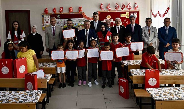 Deprem bölgesi Malatya'da karne heyecanı