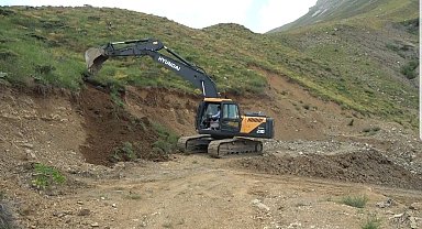 Derecik ilçesinde su ve yol çalışmaları başladı