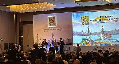 Doç. Dr. Şahin'e yılın en iyi genç beyin cerrahı ödülü