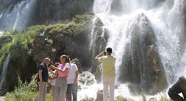 Doğa harikası şelalede hafta sonu yoğunluğu