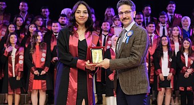 EBYÜ Tıp Fakültesinin 11. Mezuniyet töreni coşkuyla gerçekleştirildi