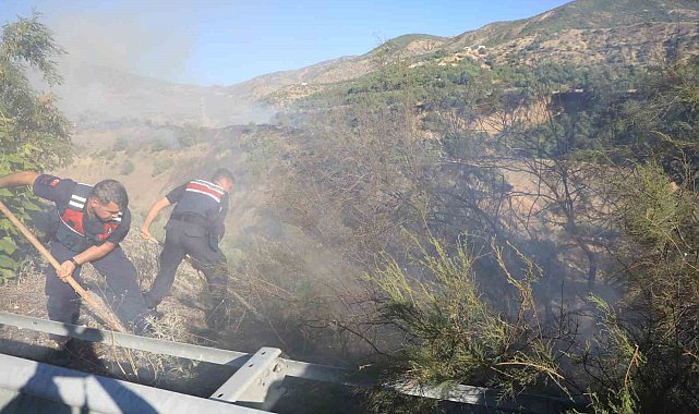 Elazığ'da 1 saatte 3. yangın: Söndürme çalışmalarına TOMA'lar da destek verdi