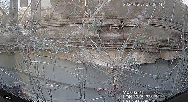 Elazığ'da 9 kişinin yaralandığı kaza güvenlik kamerasına yansıdı