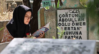 Elazığ'da bayram arefesinde kabir ziyareti