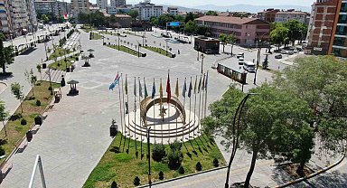Elazığ'da bayram tatilinin ilk gününde yollar ve caddeler boş kaldı