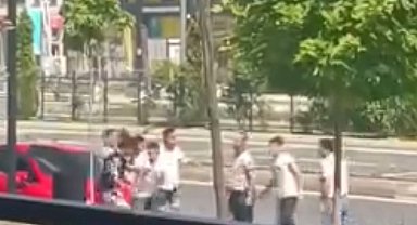 Elazığ'da cadde ortasındaki kavga kameralara yansıdı