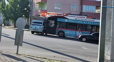 Elazığ'da halk otobüsü ile pikap çarpıştı: 9 yaralı