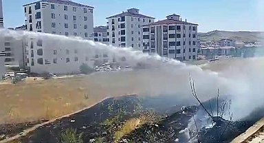 Elazığ'daki ot yangını söndürüldü