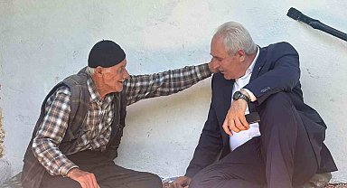 Eleşkirt Belediye Başkanı Yakut, Kurban Bayramı'nda en yaşlı vatandaşları ziyaret etti