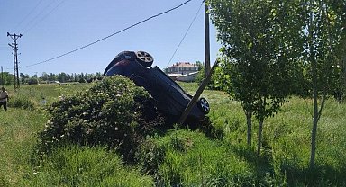 Erciş'te otomobil takla attı: 2 yaralı