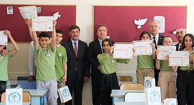 Erzincan'da 44 bin 785 öğrenci karne sevinci yaşadı