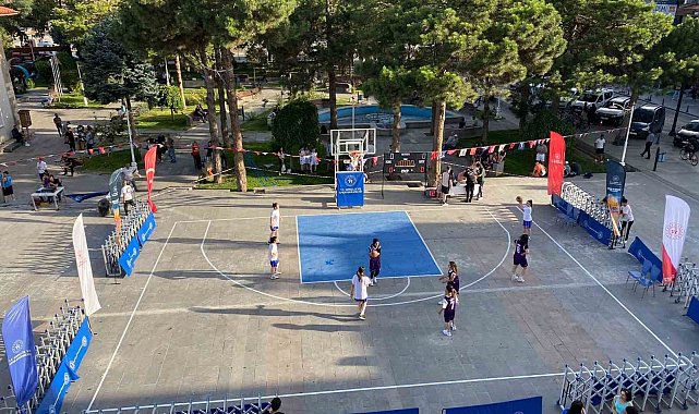 Erzincan'da sokaklar basketbol sahasına döndü