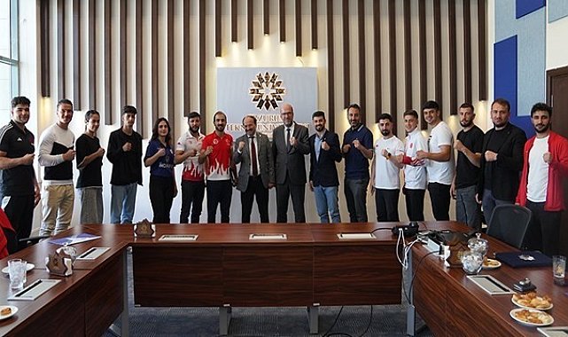 Erzurum Teknik Üniversitesi şampiyon sporcularına Rektör Çakmak'tan teşekkür takdimi