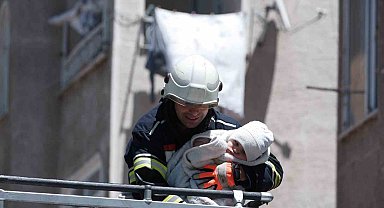 Erzurum'da apartmanın çöken merdiveni korkuttu