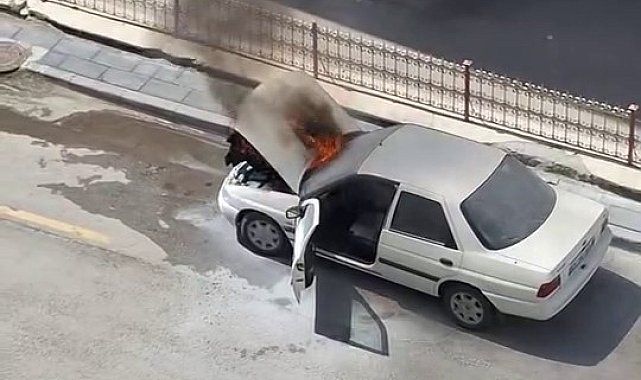 Erzurum'da araç bir anda alev aldı
