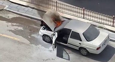 Erzurum'da araç bir anda alev aldı