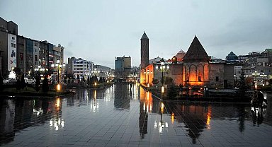 Erzurum'da sağanak ve dolu etkili oldu