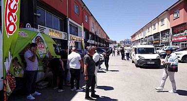 Erzurum'da Ücretsiz Açık Oto Pazarı'na yoğun ilgi