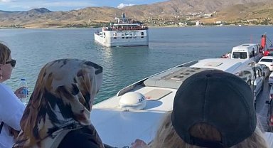 Feribottan baraj gölüne atlayan şahsı arama çalışmaları sürüyor