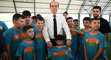 Geçit, futbol kursunda geleceğin yıldızlarıyla buluştu