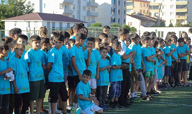 Genç'te yaz spor okullarının açılışı yapıldı