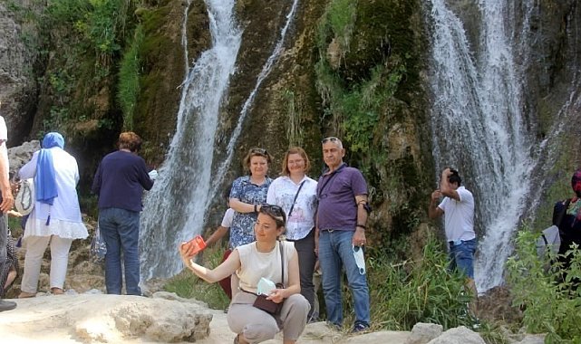 Girlevik Şelalesi bayramda da vatandaşların uğrak yeri oldu