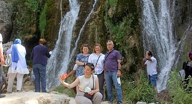 Girlevik Şelalesi bayramda da vatandaşların uğrak yeri oldu