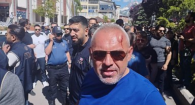 Hakkari'de olaylar çıktı: Polis amiri başından yaralandı