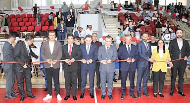 Hakkâri'de yılsonu sergisi"