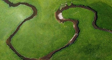 Havadan görüntülenen kıvrak menderesler mest ediyor