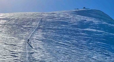 Haziran'da Ağrı Dağı zirvesinde kayak keyfi