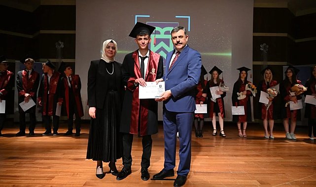 Hem vali hem de veli olarak katıldı