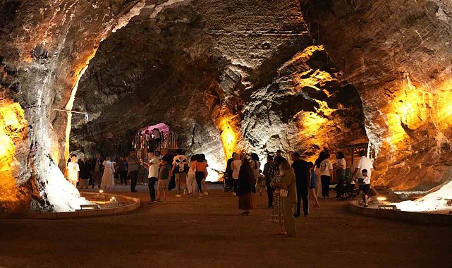 Iğdır'daki tuz mağaralarında bayram yoğunluğu yaşanıyor