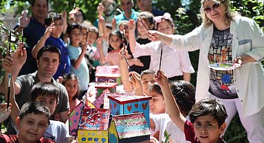 İlkokul öğrencileri sokak hayvanlarının yuvalarını onardı