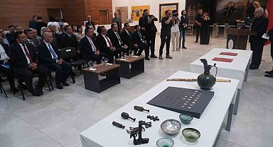 İran'a ait 55 eser Erzurum'da iade edildi