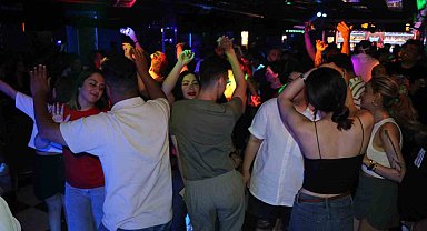 İranlı turistler Van'da gönüllerince eğleniyor