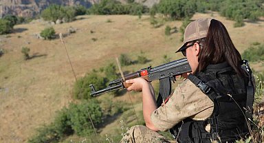 Kadın güvenlik korucusu 6 yıldır eli tetikte görev yapıyor