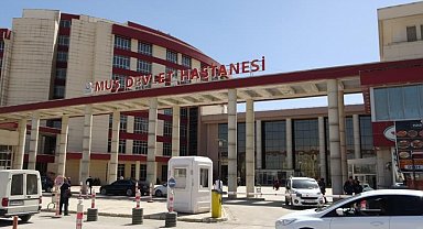 Kafasına kale direği düşen çocuk ağır yaralandı