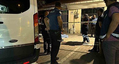 Kaldırımda bir anda yere yığılan adam hayatını kaybetti