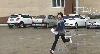 Kars'ta 3 kişiyi sınava polis yetiştirdi