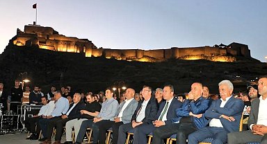 Kars'ta açık hava tiyatrosu yoğun ilgi gördü